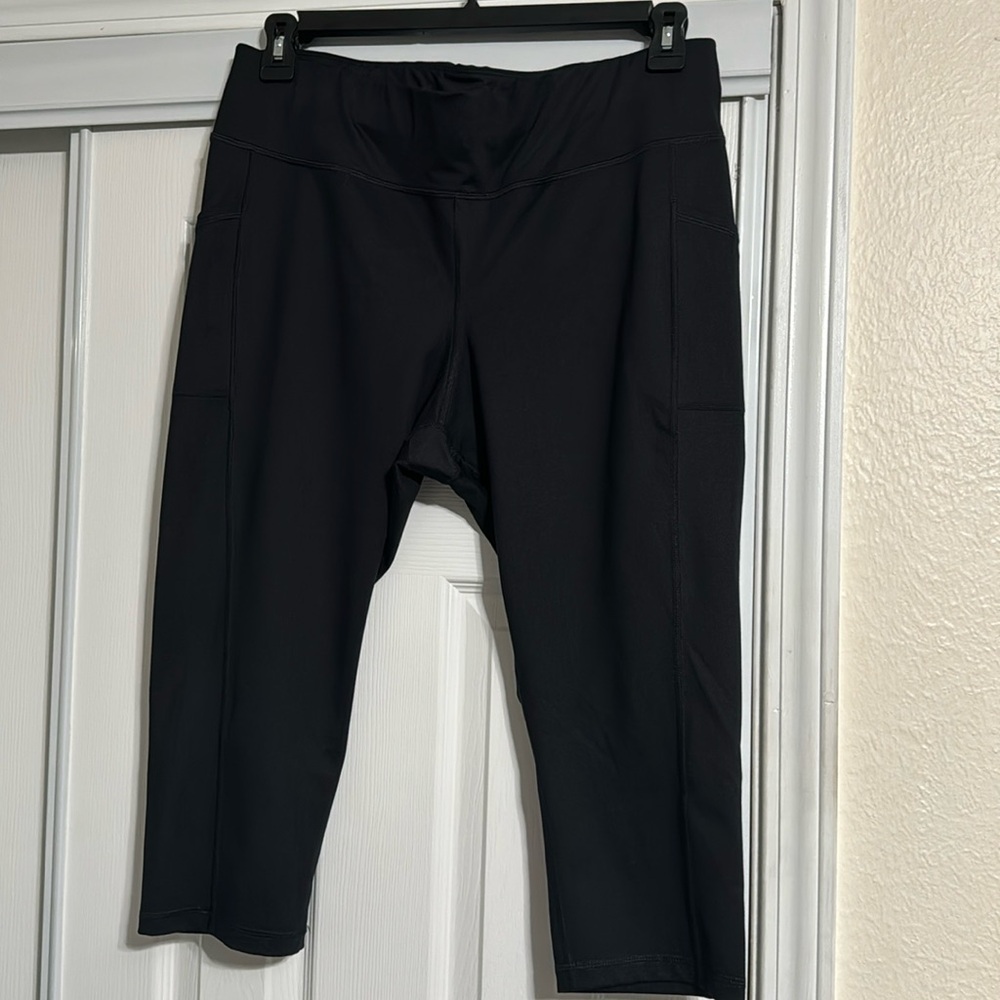 Black capris with side pockets 7/8 length. Slightly worn